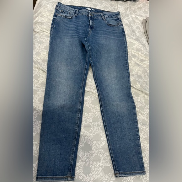 Old Navy Rockstar Super Skinny Jeans - Picture 1 of 4